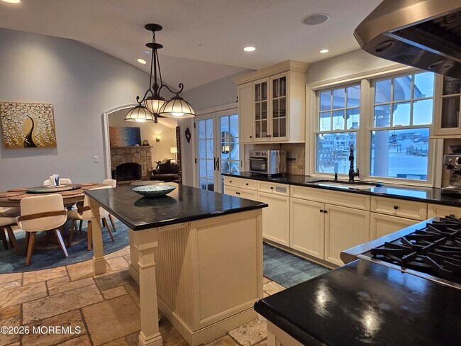 Building Photo - 1518 Laguna Dr