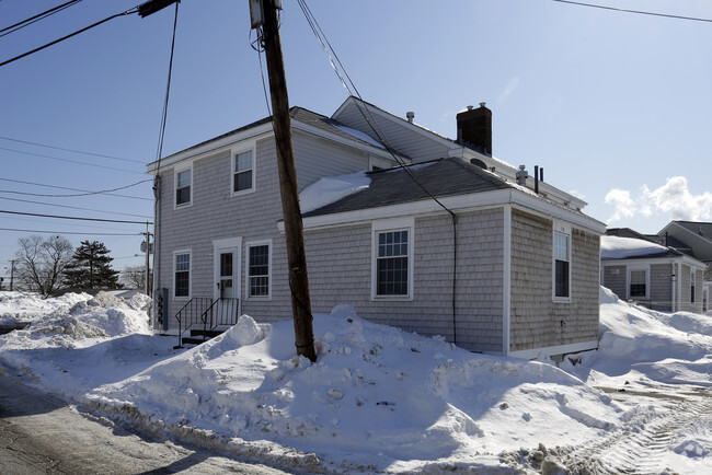 Building Photo - Snug Harbor