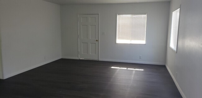Building Photo - 14225 Chandler St
