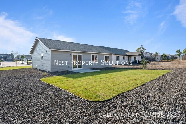 Building Photo - HALF OFF FIRST MONTH'S RENT!!!!  Brand New...