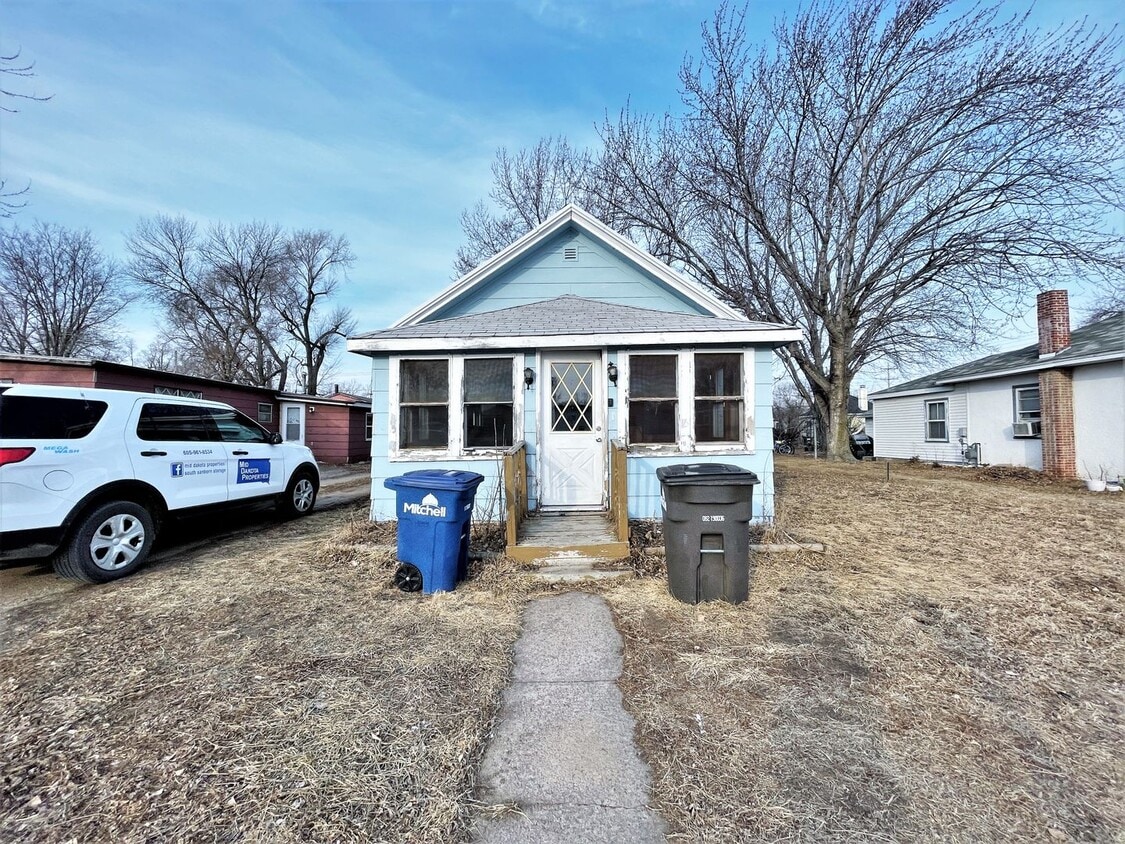 711 S Rowley St, Mitchell, SD 57301 House Rental in Mitchell, SD
