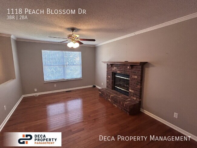 Foto del edificio - 1118 Peach Blossom Dr