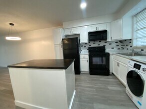 Building Photo - 1250 S Denning Dr