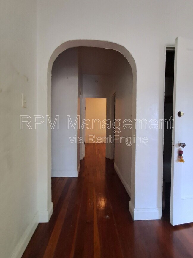Foto del edificio - 1201 N Orange Grove Ave