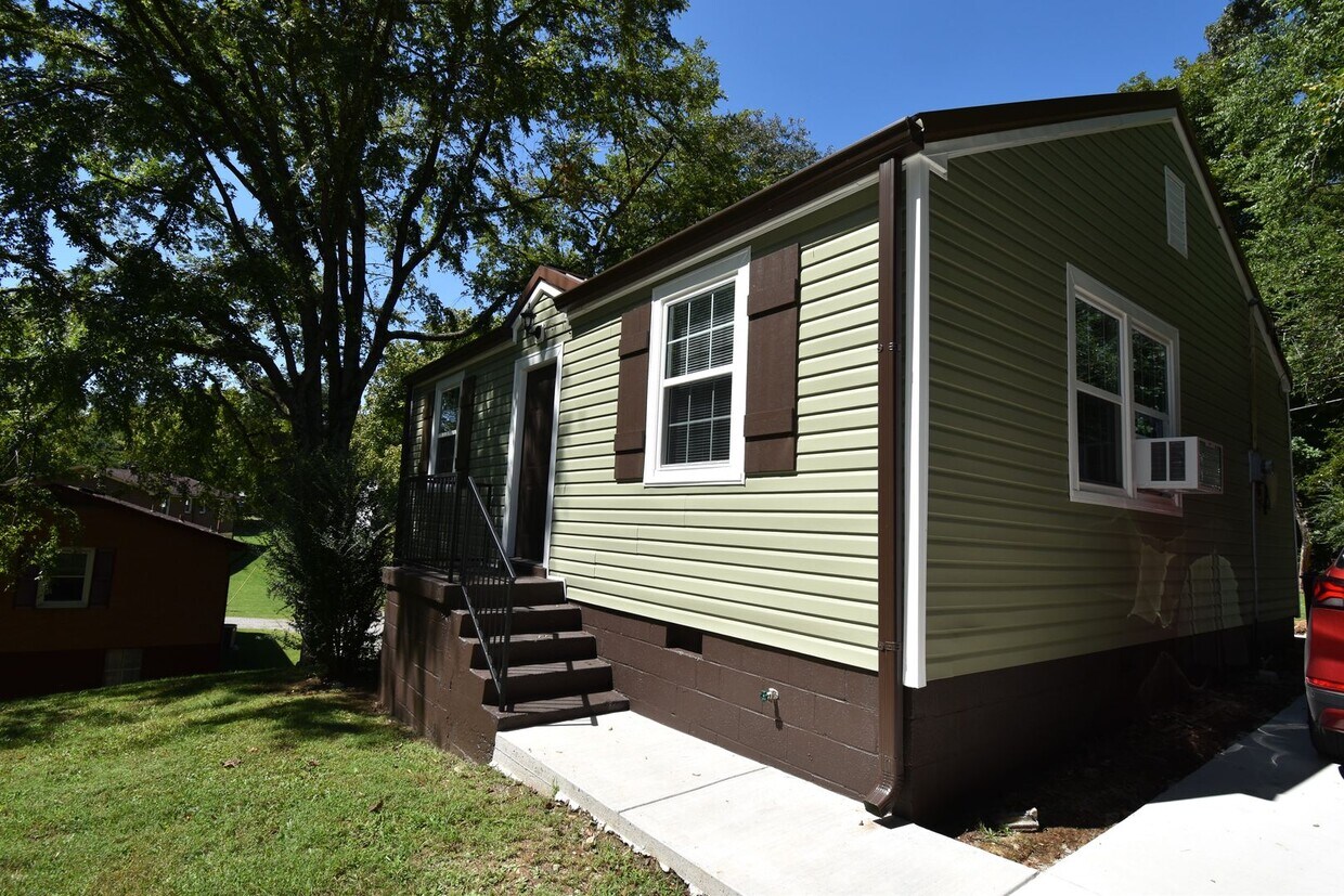 1313 Mossrose Rd, Clarksville, TN 37040 House Rental in Clarksville