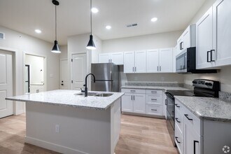 Interior Photo - 1729 Midtown