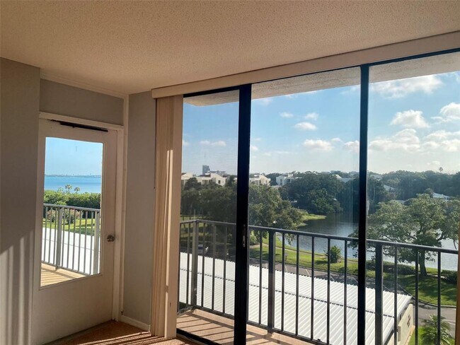 Foto del edificio - 100 Oakmont Ln