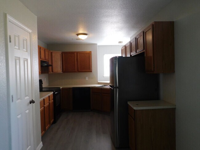 Building Photo - Charming 3 Bedroom 2 Bath House Located in a Beautiful Neighborhood