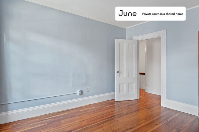 Foto del edificio - Room in Shared 6 bed/1.5 bath home