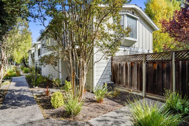 Photo - 75 Devonshire Ave Townhome