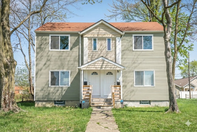 Building Photo - 1098 E 22nd Ave