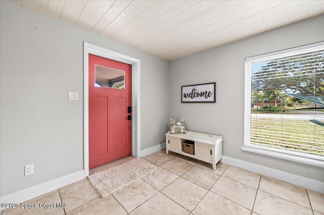 Building Photo - 711 Unity Dr