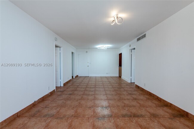 Foto del edificio - 3180 S Ocean Dr