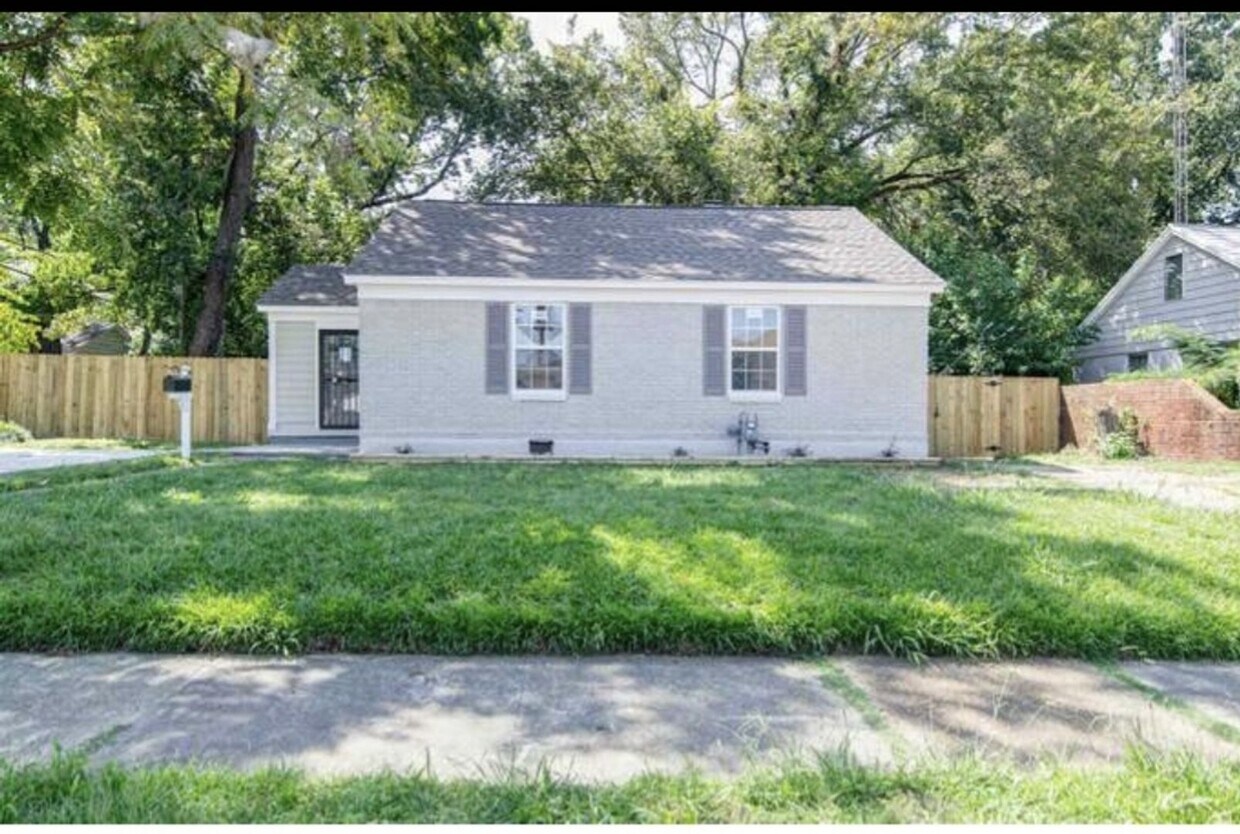 Primary Photo - Stunning Newly Renovated Home Available fo...