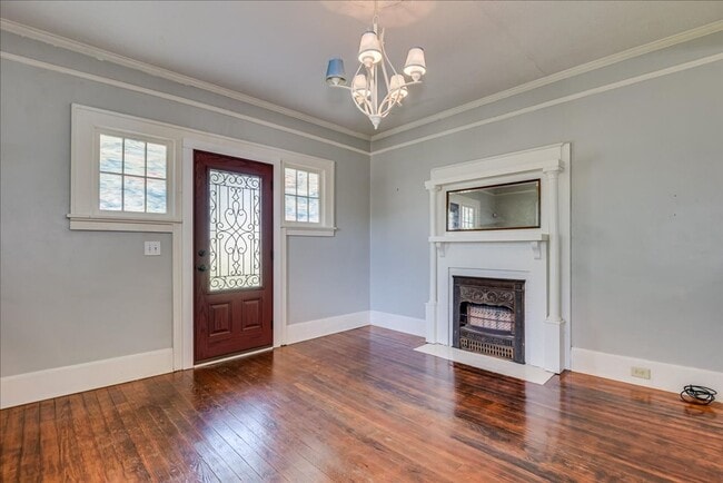 Building Photo - SHORT TERM lease on Historic Home & Ready ...
