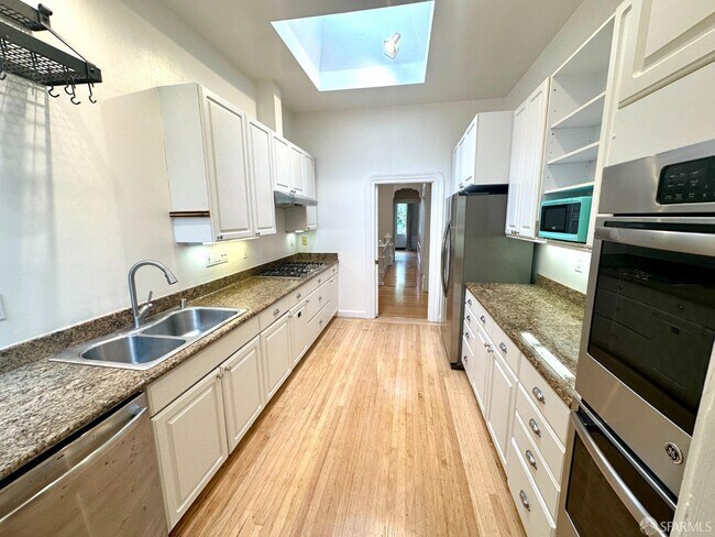 Foto del edificio - 717 Clayton St