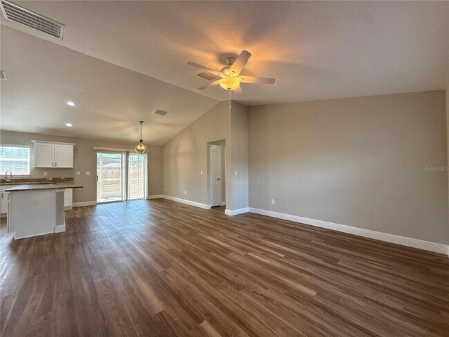 Foto del edificio - 309 Locust Rd