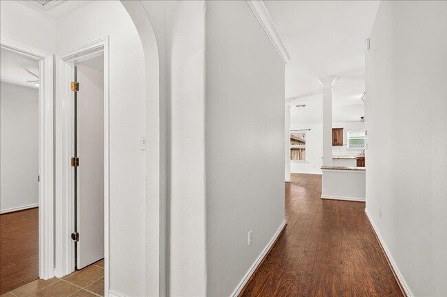 Building Photo - 3810 Los Arroyos Dr