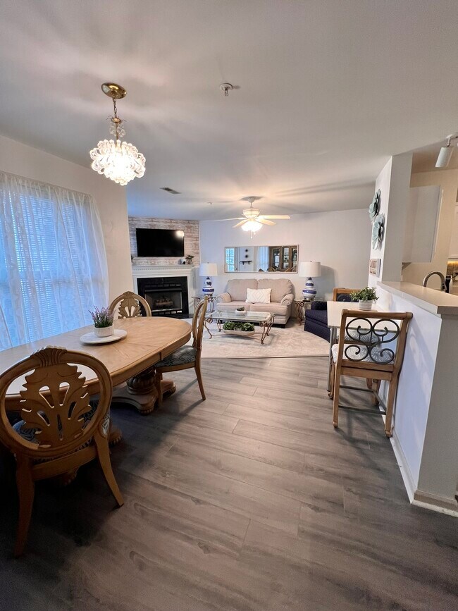Foto del edificio - 711 Rivertree Ln
