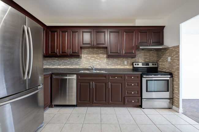 Building Photo - 60 Pavane Linkway