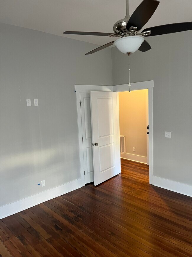 213 W 39th St Unit 1, Savannah, GA 31401 Room for Rent in Savannah