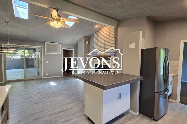 Foto del edificio - Spacious 3BR/2BA Home in Yakima – 1,568 Sq Ft