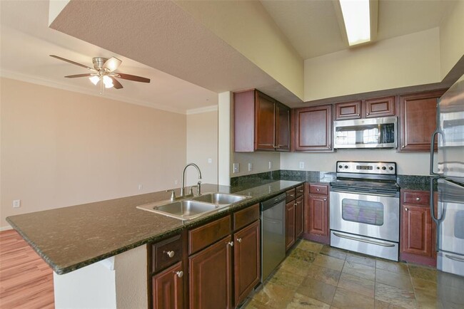 Building Photo - 7575 Kirby Dr