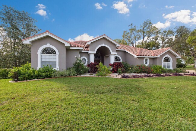 Building Photo - Stunning 3/2 Home W/ Office Pool/Spa in Ga...