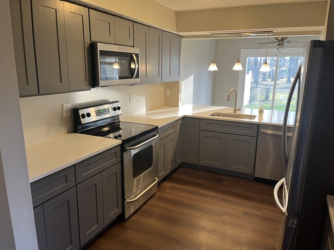 Foto del edificio - 3279 Delburn Ave