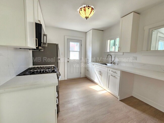 Building Photo - 635 4th St