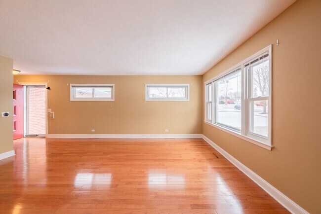 Building Photo - 114 N Forest Ave