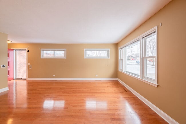 Foto del edificio - 114 N Forest Ave