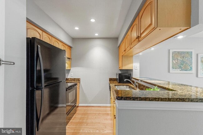 Foto del edificio - 3315 Wyndham Cir