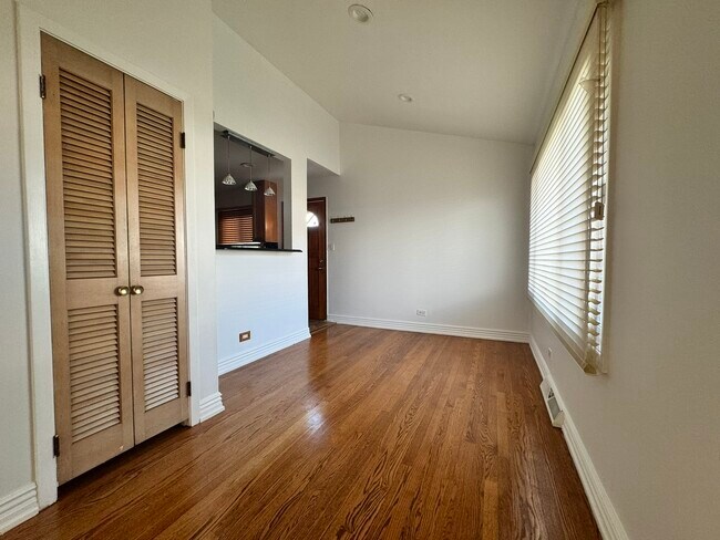Building Photo - 7156 W Niles Ave