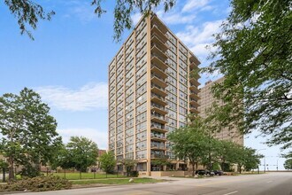 Building Photo - 6730 S South Shore Dr