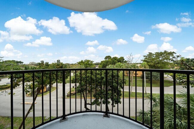 Foto del edificio - 2611 NW 56th Ave