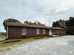 Building Photo - 1500 Avondale Dr