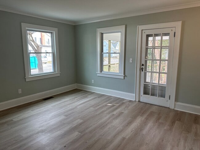Building Photo - Beautifully Remodeled 4-bedroom Cape Cod -...