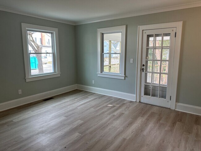 Foto del edificio - Beautifully Remodeled 4-bedroom Cape Cod -...