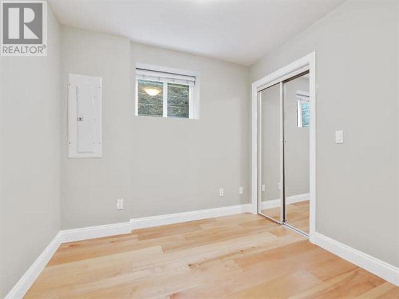 Primary Photo - 171 W Kings Rd