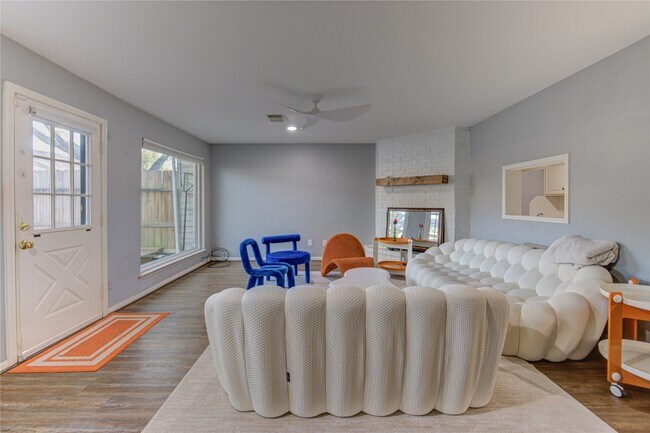 Foto del edificio - 1160 N Kirkwood Rd