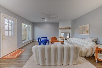 Building Photo - 1160 N Kirkwood Rd