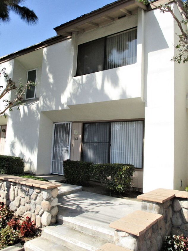 Foto principal - Spacious and Upgraded 2 Bedroom Condominiu...