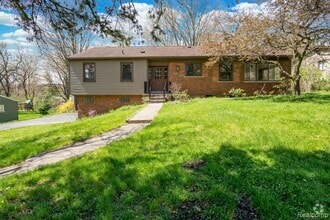 Building Photo - 2700 Colonial Way