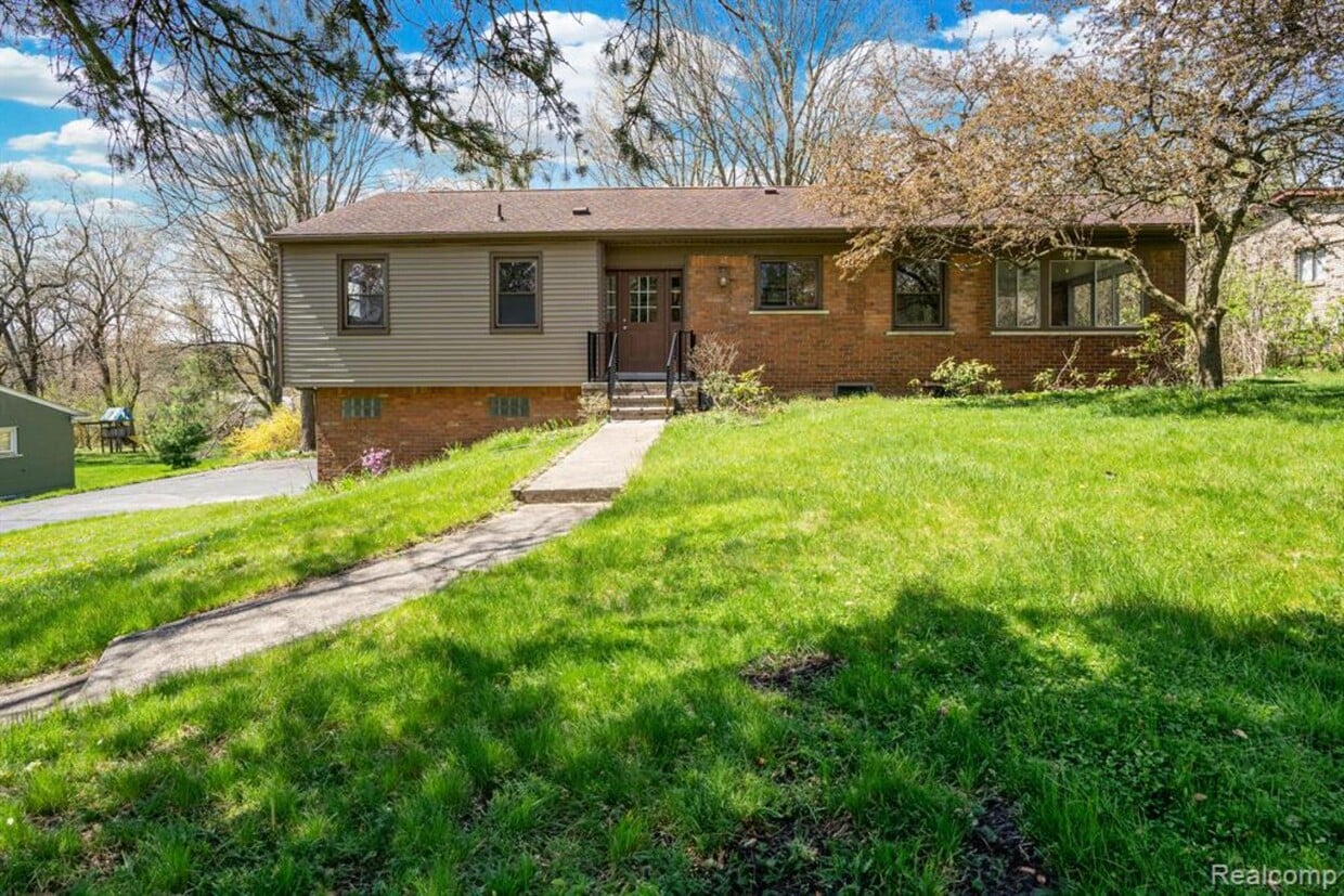Primary Photo - 2700 Colonial Way