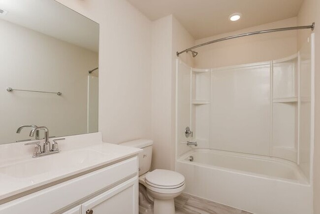 Building Photo - 2432 Elmcroft Ave