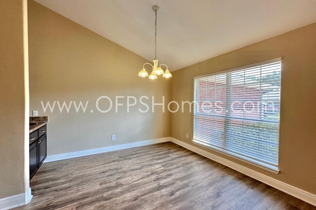 Building Photo - 653 Territory Ln