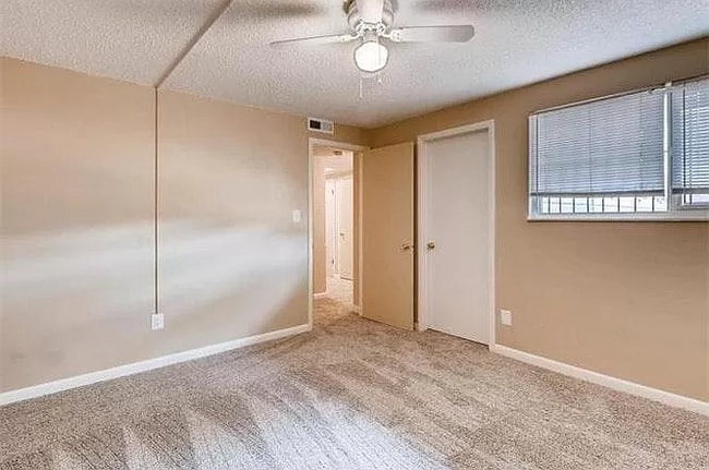 Foto del edificio - 2187 Broadmoor Rd Cir