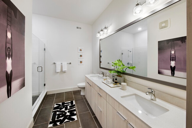 Building Photo - Arcos