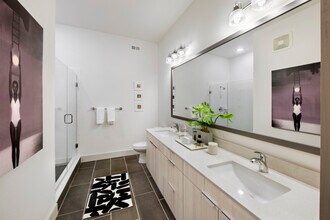 Building Photo - Arcos